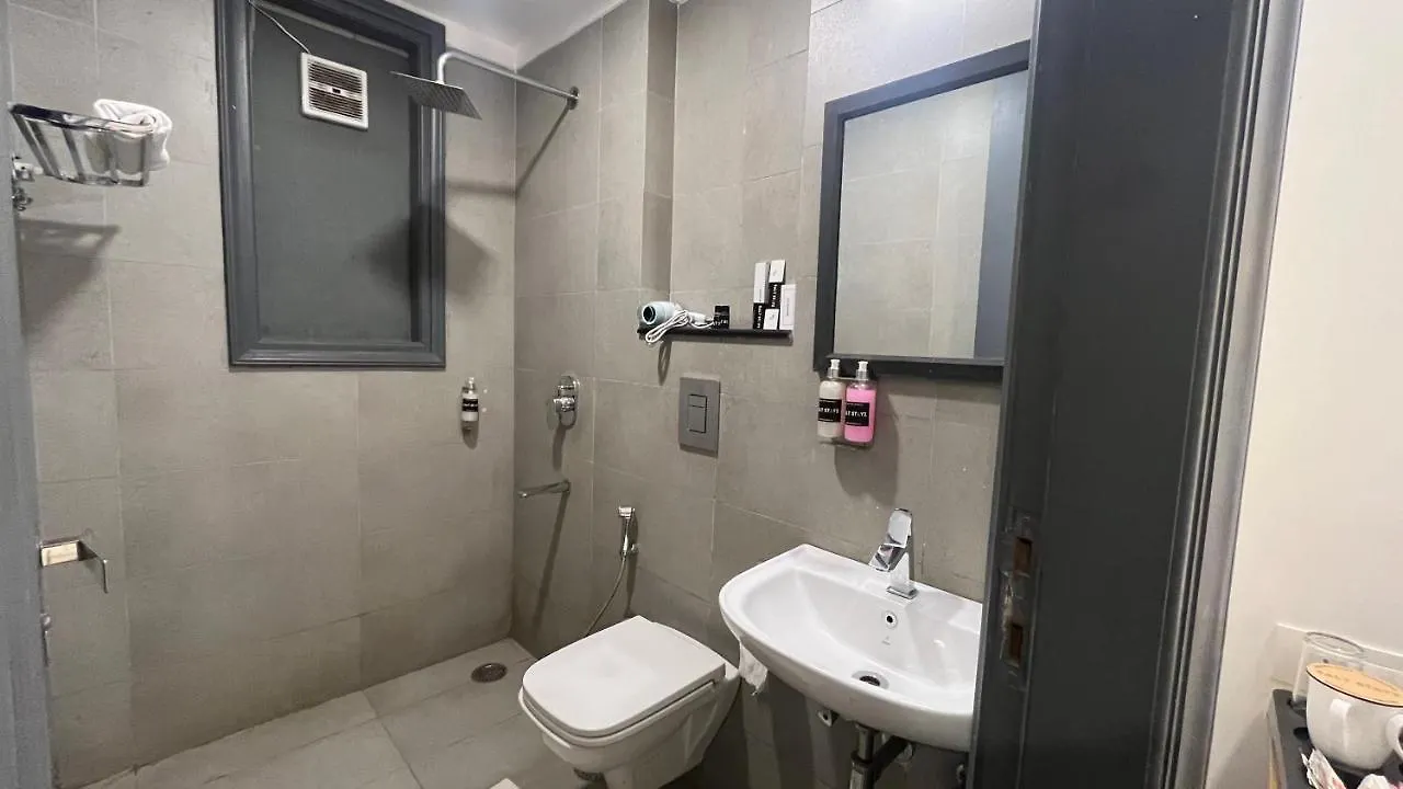 Saltstayz Express - Golf Course Road & Dlf Phase-1 Gurgaon 4*,  India