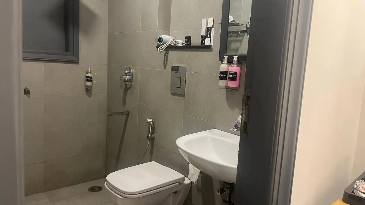 **** Hotel Saltstayz Express - Golf Course Road & Dlf Phase-1 Gurgaon India