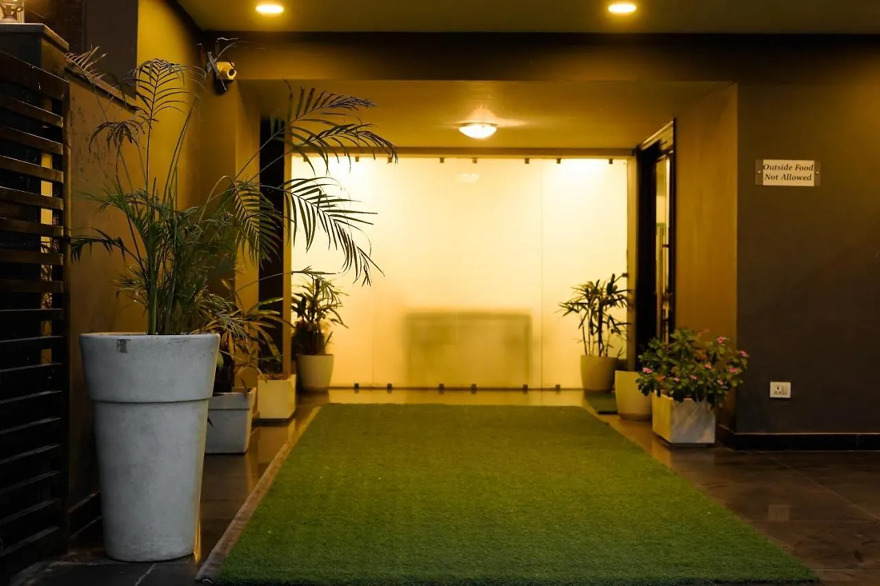 **** Hotel Saltstayz Express - Golf Course Road & Dlf Phase-1 Gurgaon India